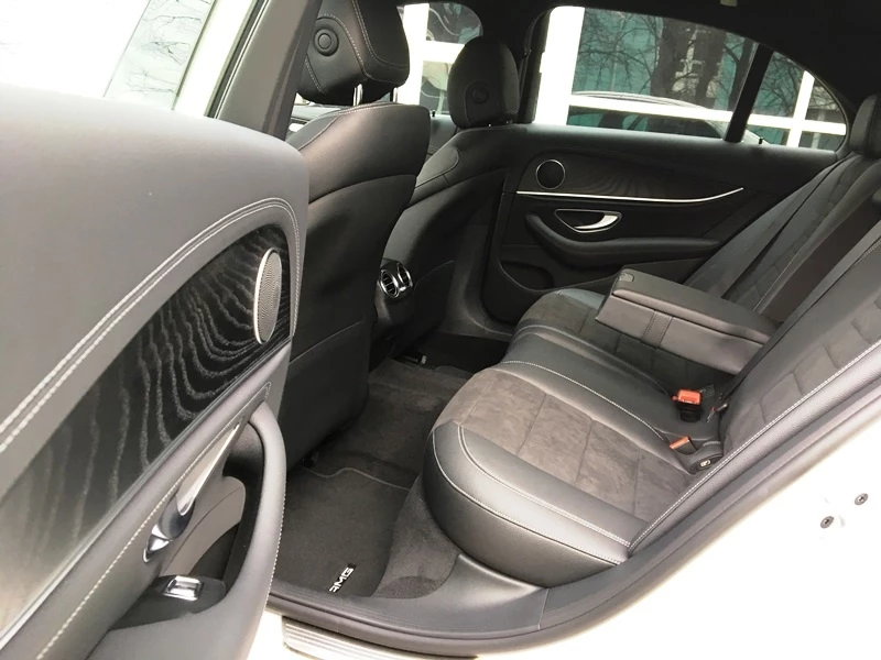 Mercedes E220d 4MATIC AMG rest. автомобиль в аренду