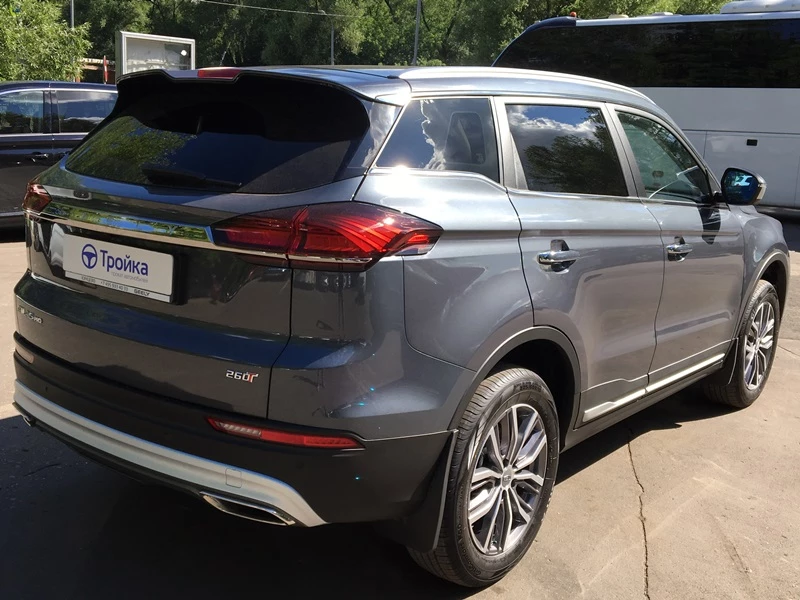 Geely Atlas Pro Luxury взять машину в аренду