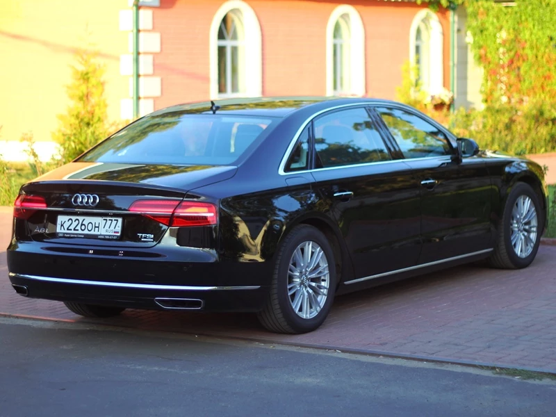 Audi A8 NEW автомобиль в аренду