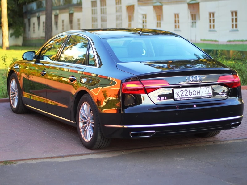 Audi A8 NEW взять машину в аренду
