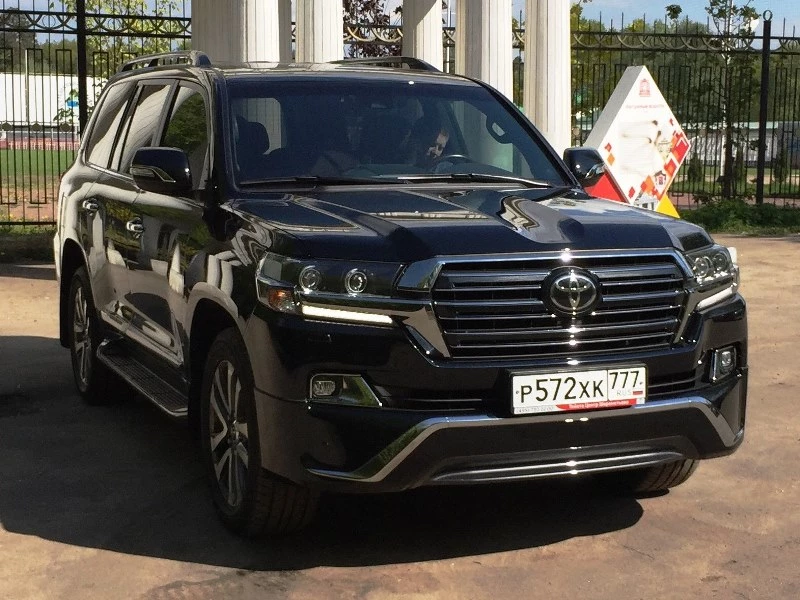 Toyota Land Cruiser 200 аренда в Москве