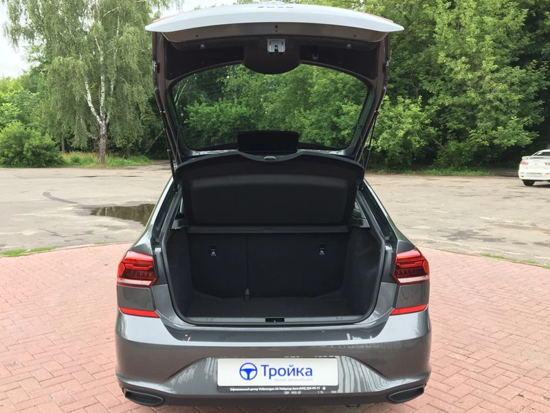 Volkswagen Polo liftbek взять машину в аренду