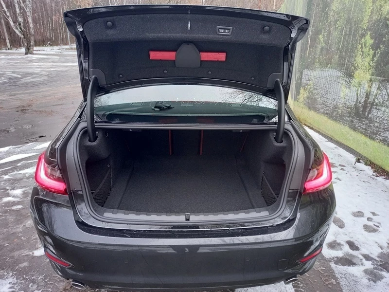 BMW 318D Sport Line автомобиль в аренду