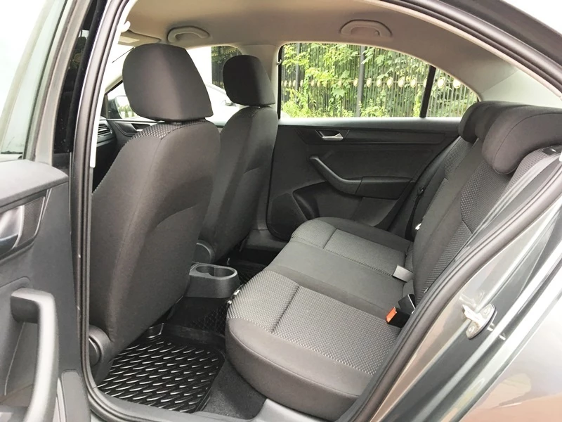 Volkswagen Polo лифтбек аренда в Москве
