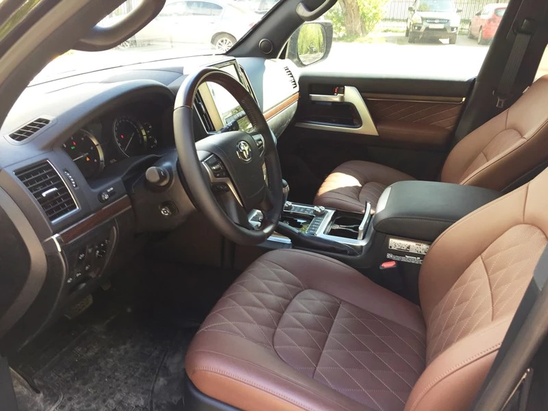 Toyota Land Cruiser 200 автомобиль в аренду