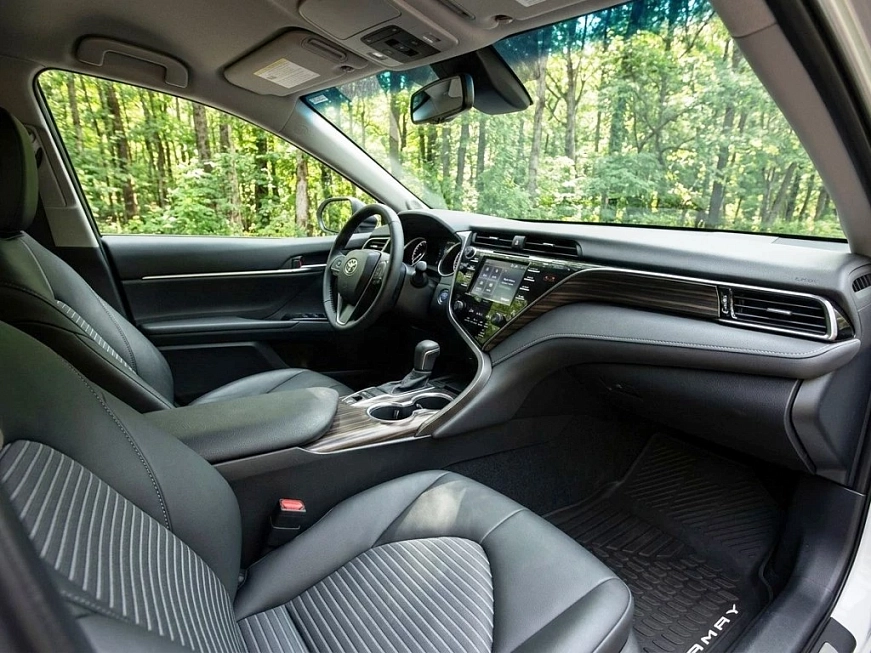Toyota Camry XV70 автомобиль в аренду