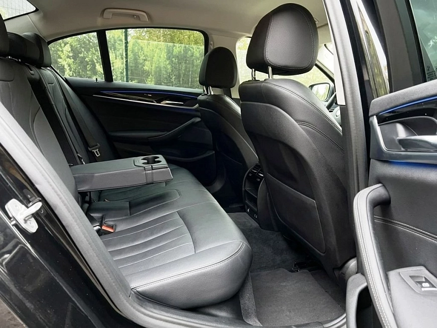 BMW 520d X-Drive G30 rest. автомобиль в аренду