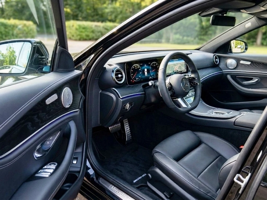 Mercedes E200 4MATIC AMG rest. автомобиль в аренду