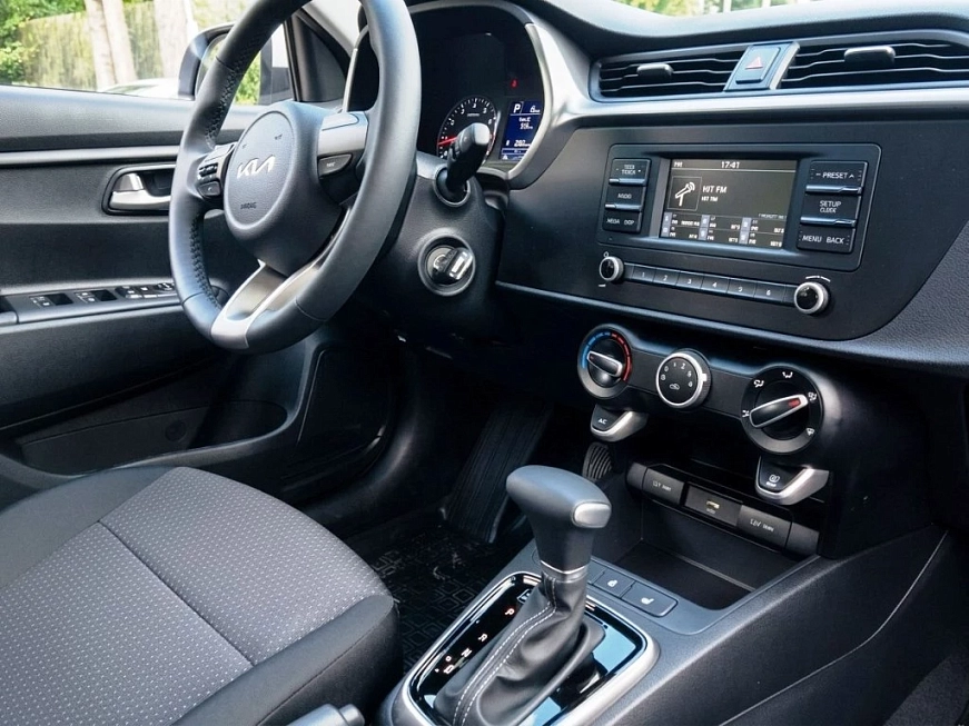 Kia Rio IV 1.6  Comfort rest. автомобиль в аренду