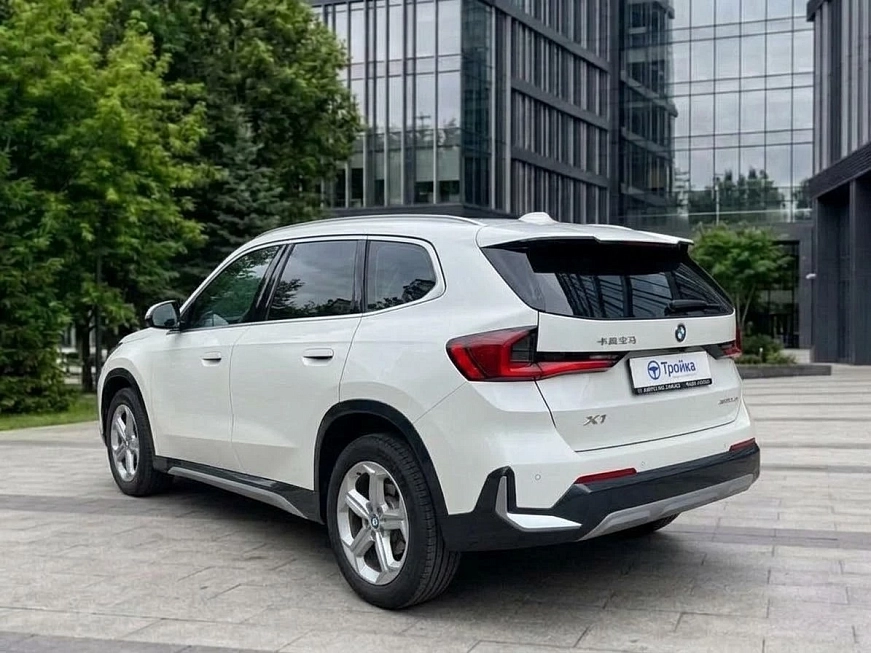 BMW X1  взять машину в аренду