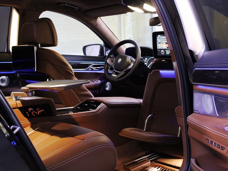 BMW M760Li xDrive G12 напрокат