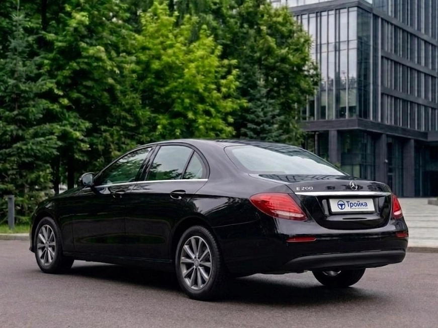 Mercedes E-class взять машину в аренду