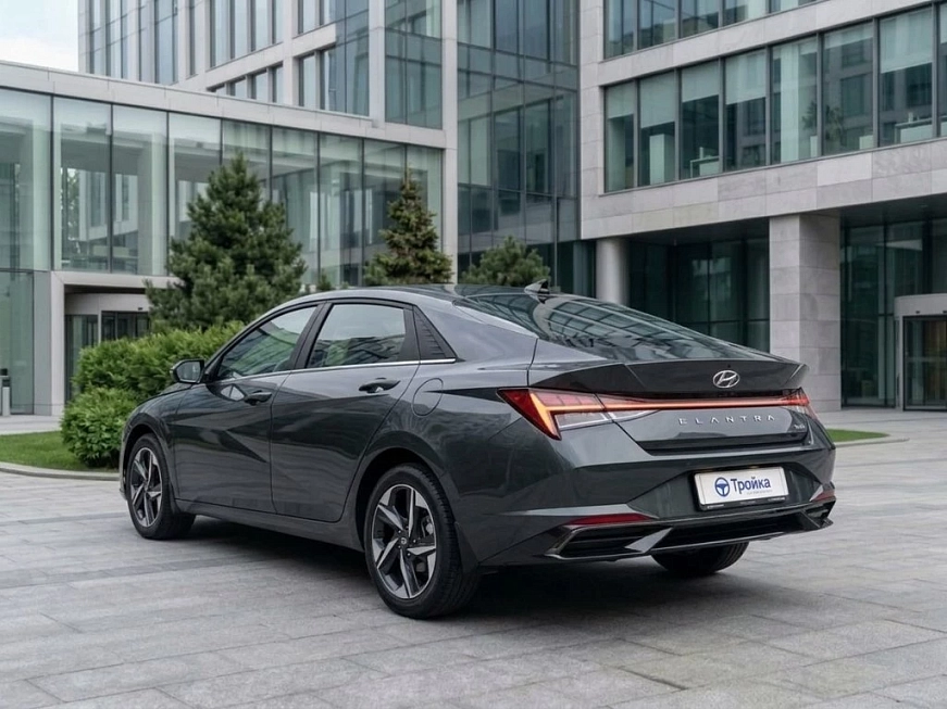 Hyundai Elantra взять машину в аренду