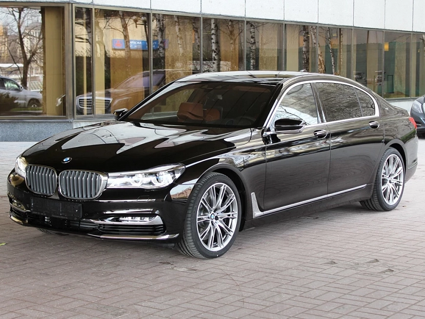 BMW M760Li xDrive G12 аренда в Москве
