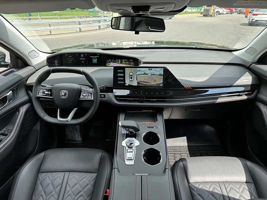 Changan UNI-K Tech автомобиль в аренду
