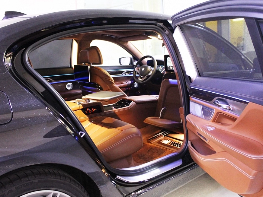 BMW M760Li xDrive G12 автопрокат