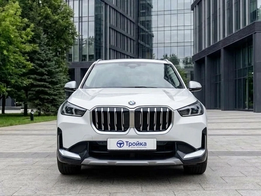 BMW X1  автомобиль в аренду