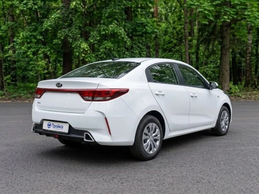 Kia Rio IV 1.6  Comfort rest. взять машину в аренду