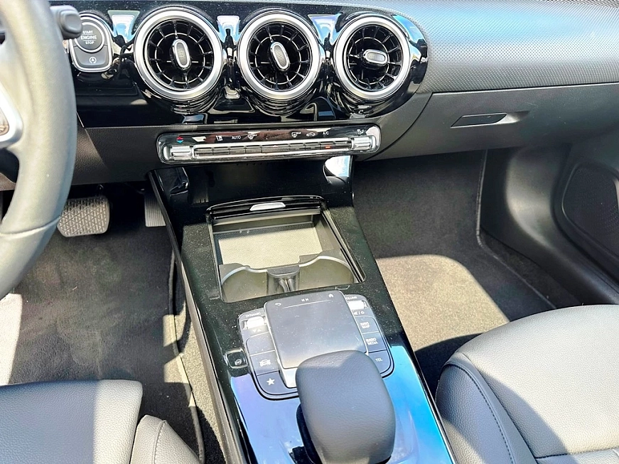 Mercedes A180  автомобиль в аренду