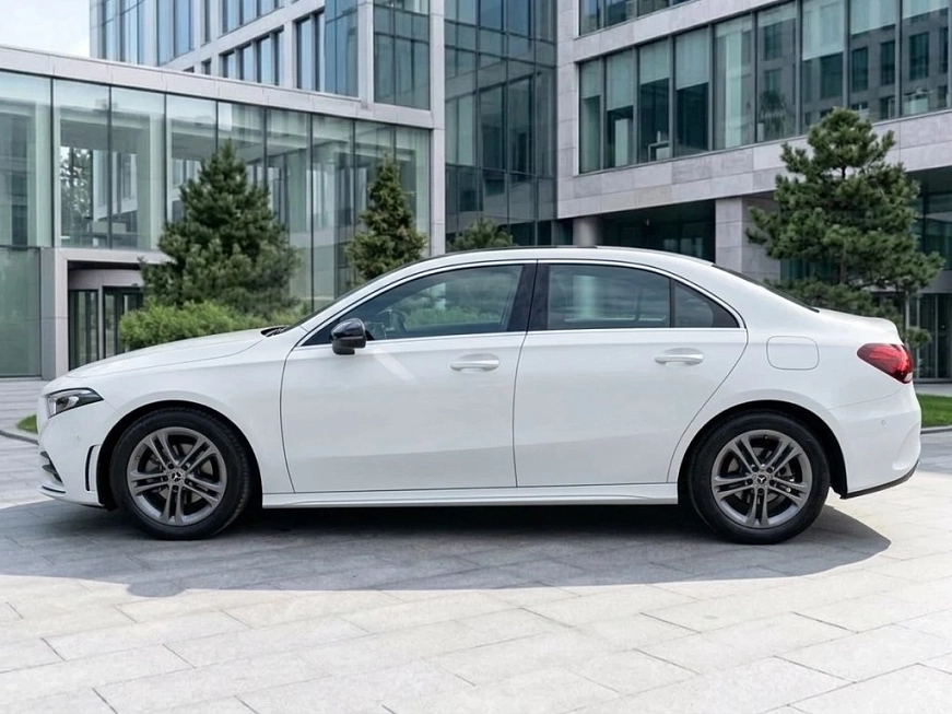 Mercedes A180  взять машину в аренду