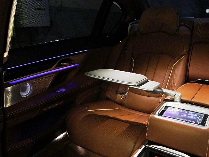 BMW M760Li xDrive G12 цена аренды
