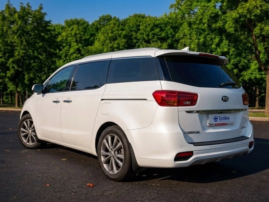 KIA Carnival III 7 мест  взять машину в аренду