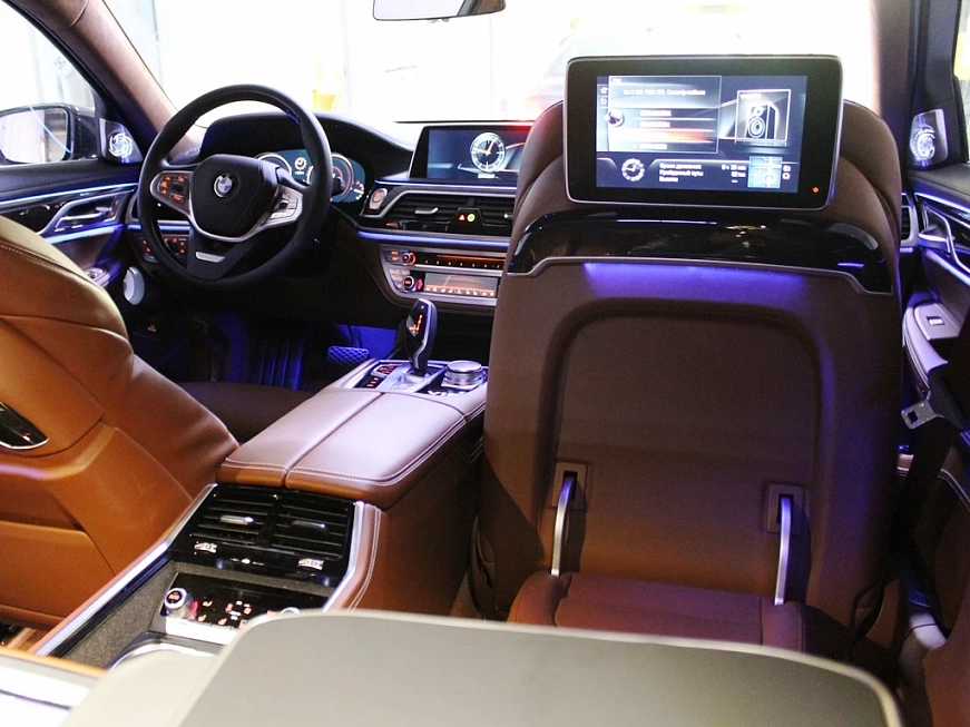 BMW M760Li xDrive G12 прокат