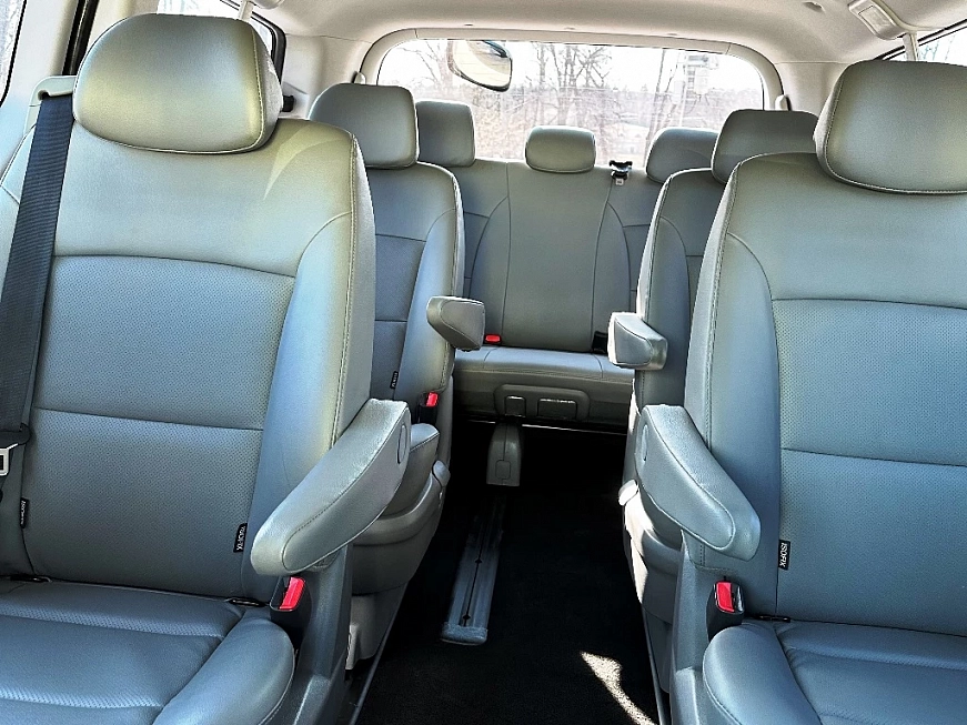 Hyundai Grand Starex 9 мест 4x4 взять машину в аренду